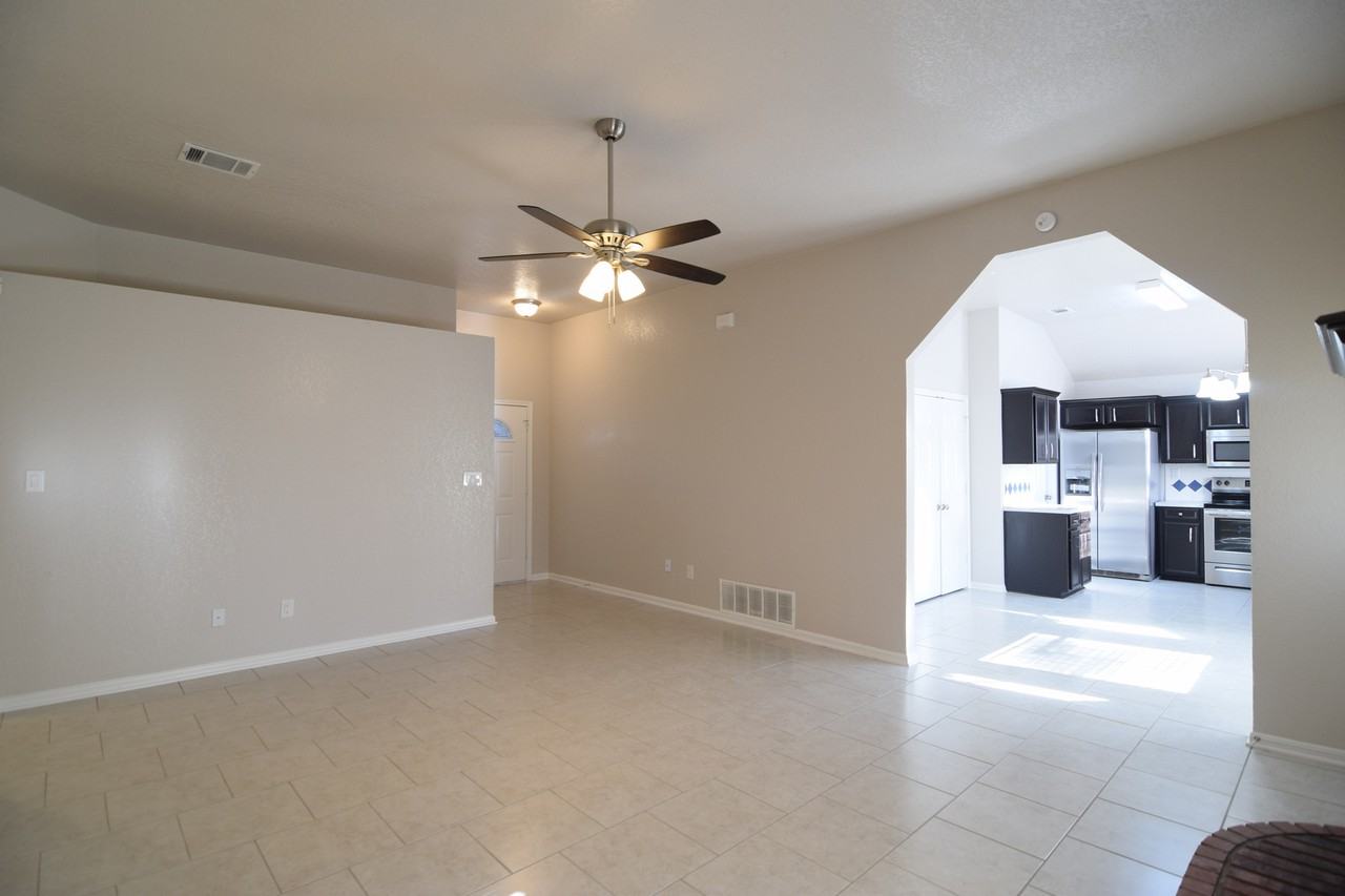 4301 Hitchrock Dr - Photo 6 of 19