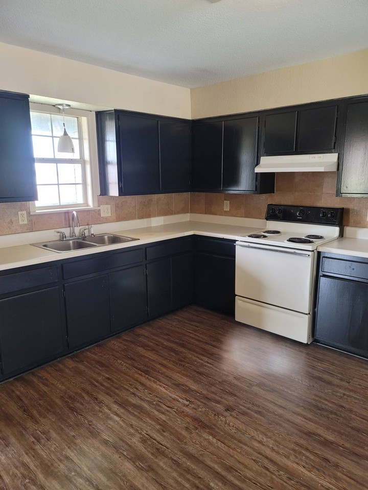1101 Vaugine St #1101A - Photo 6 of 22
