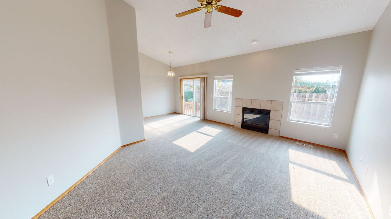 18877 Highland Dr - Photo 2 of 10