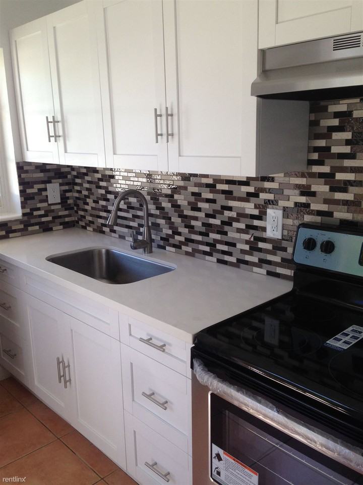 1631 Rodman St - Photo 2 of 10