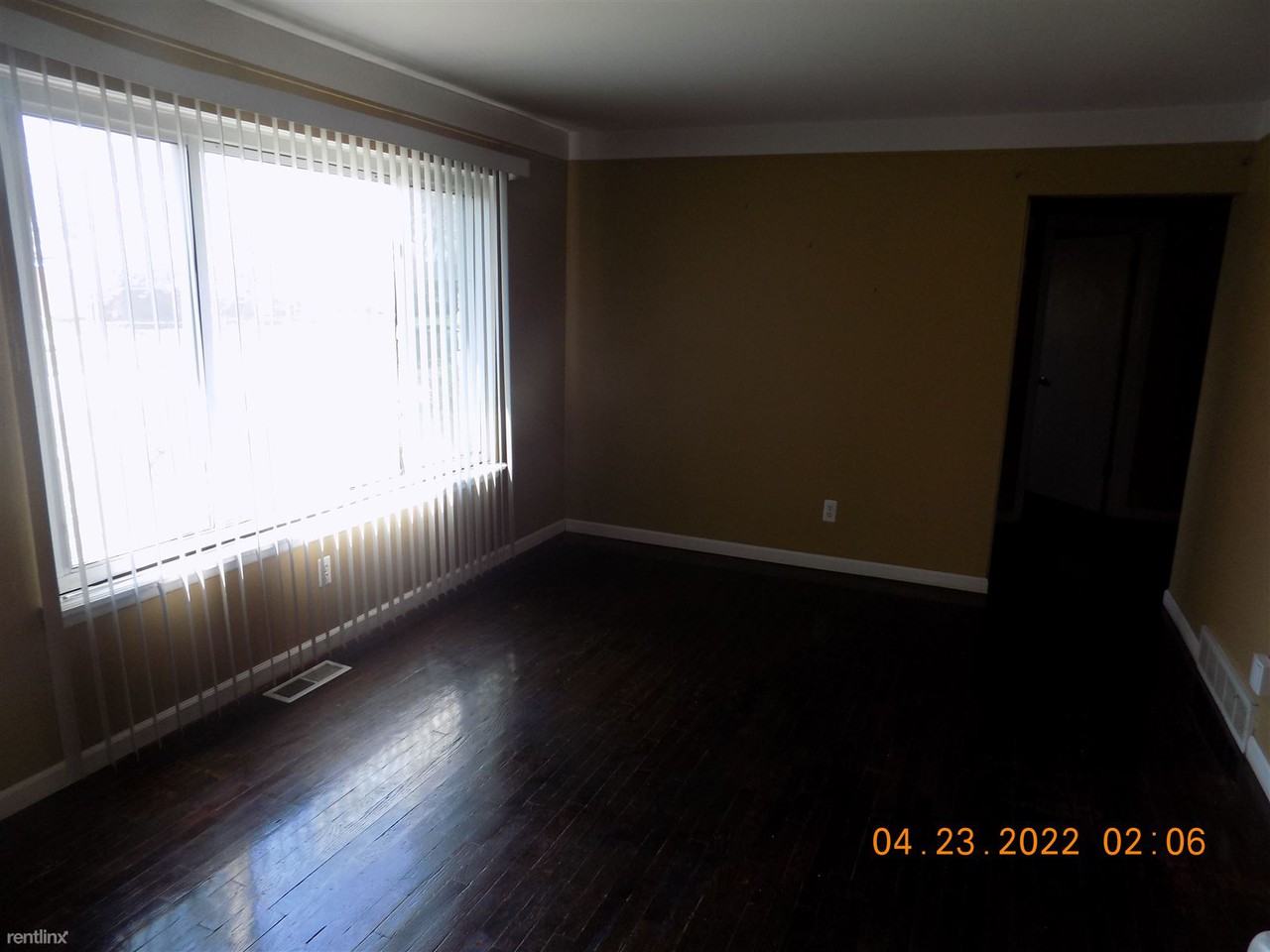 26520 Thomas St - Photo 2 of 14