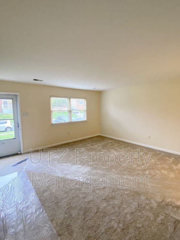 1108 Singer Dr - Photo 3 of 15