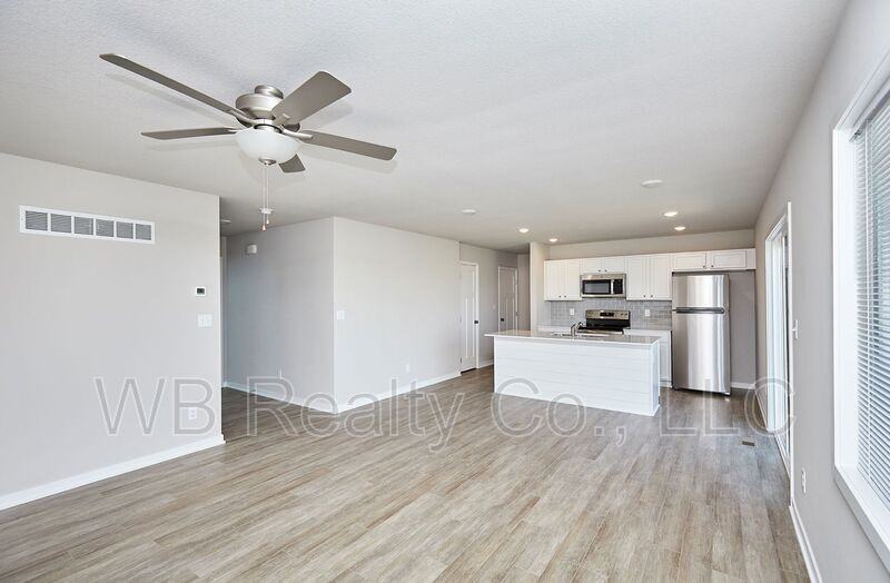 1235 Locust St - Photo 4 of 31