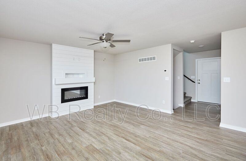 1235 Locust St - Photo 2 of 31