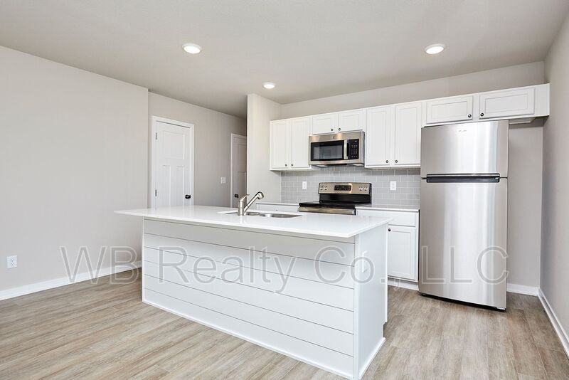 1235 Locust St - Photo 7 of 31