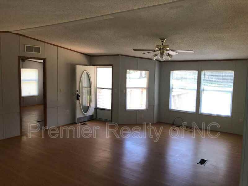 1122 Williams Rd - Photo 2 of 20