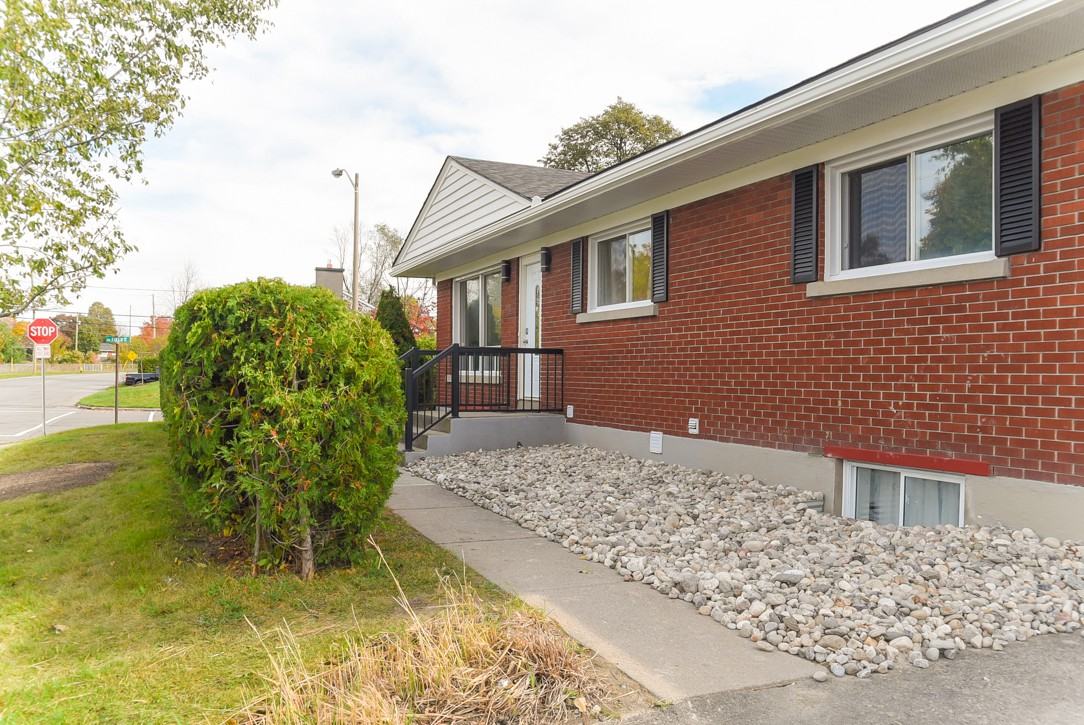 A2138 Iris Street Upper Level, Nepean Apartments 2138 A2138 Iris