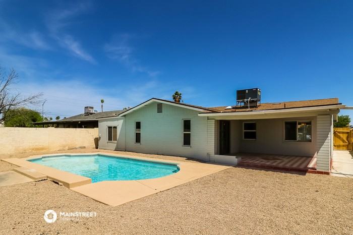 10546 N 73rd Dr - Photo 2 of 16