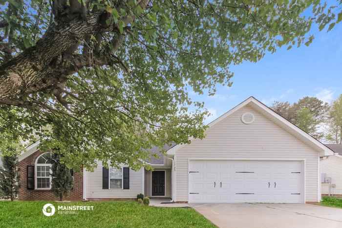 1725 Clooney Ln - Photo 3 of 16