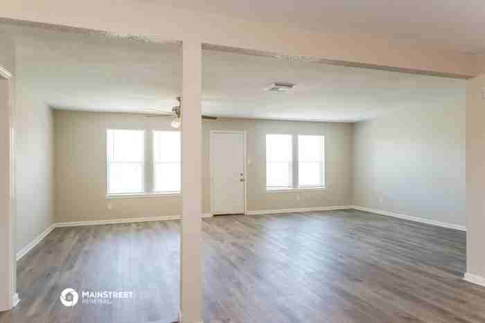 1214 Twining Oaks Ln - Photo 3 of 16