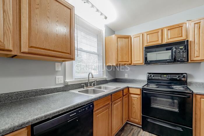 3415 Bellingham Rd - Photo 3 of 11