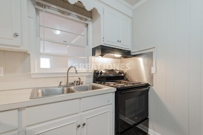 2246 Garrison St - Photo 3 of 11