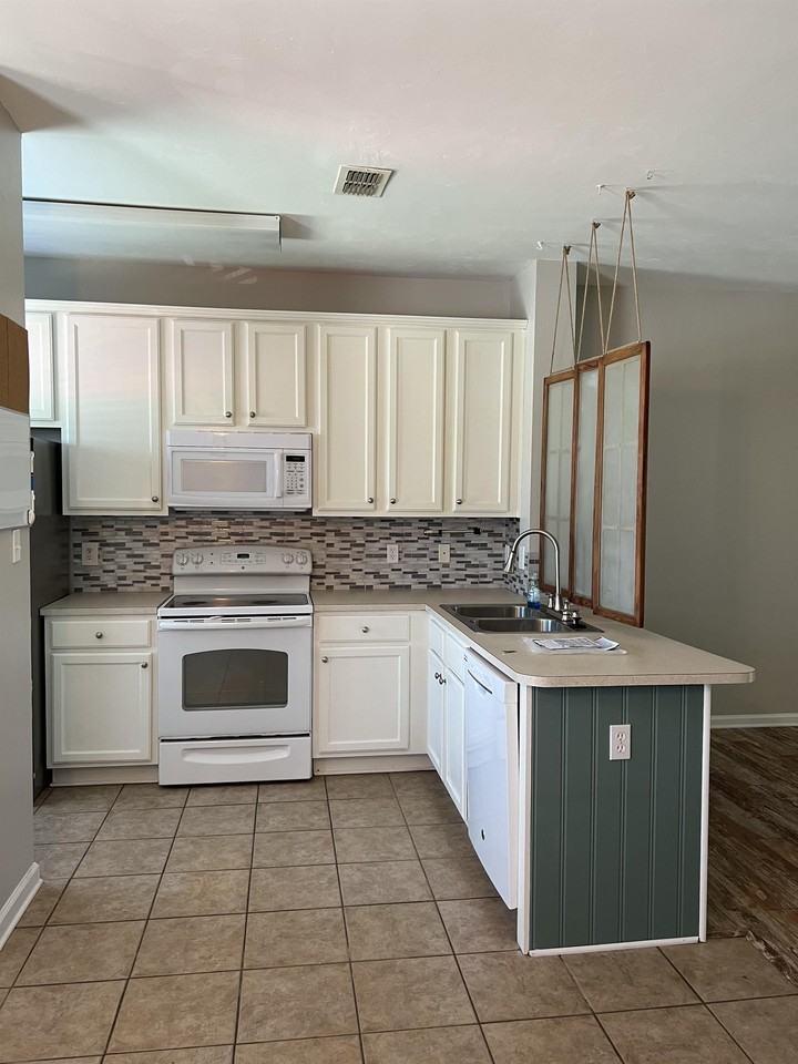 21 Old Courthouse Way #A - Photo 6 of 20
