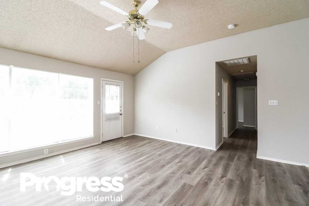 10662 Flamewood Dr - Photo 3 of 16