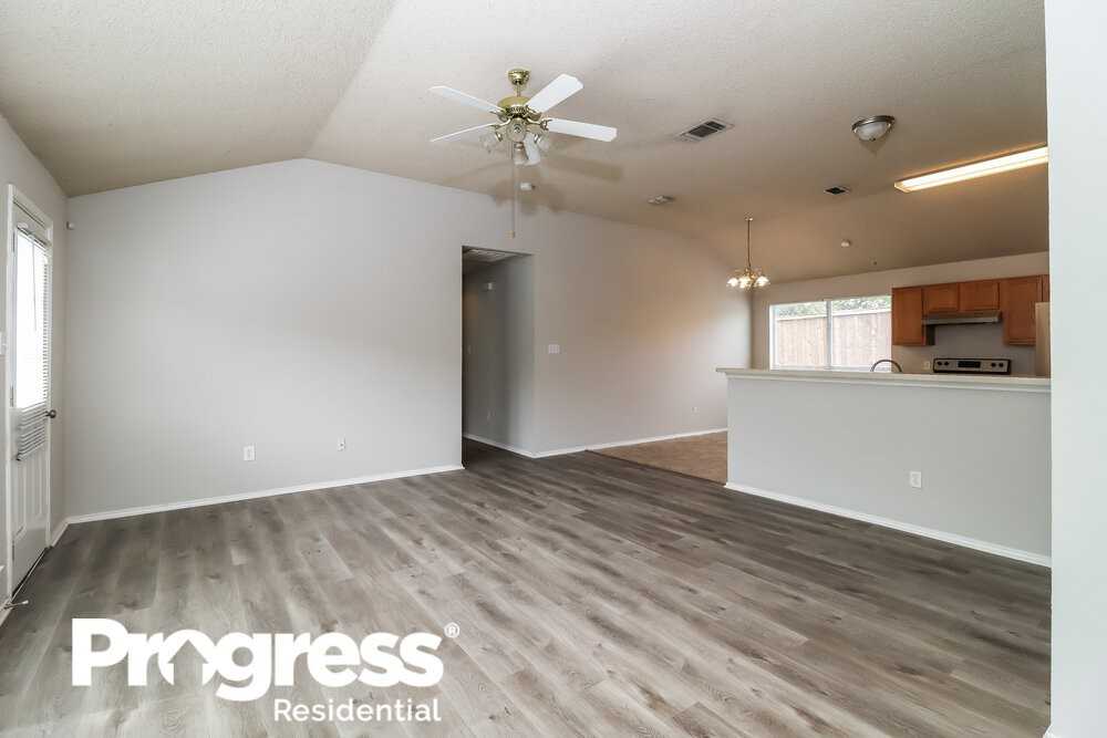 10662 Flamewood Dr - Photo 4 of 16