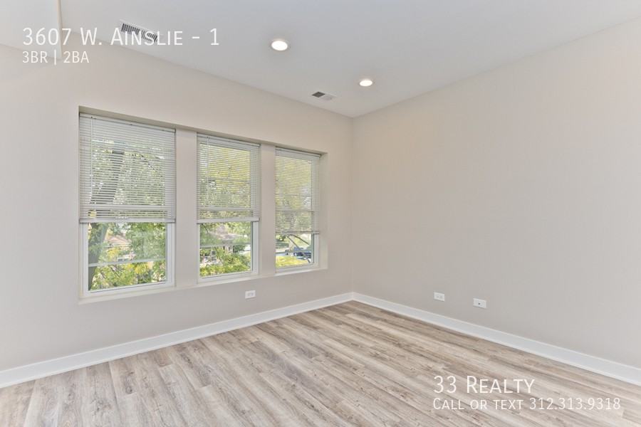 3607 W Ainslie St #1 - Photo 3 of 11