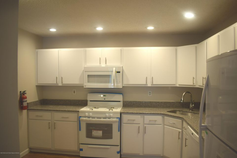 225 Tulip Ln - Photo 2 of 8