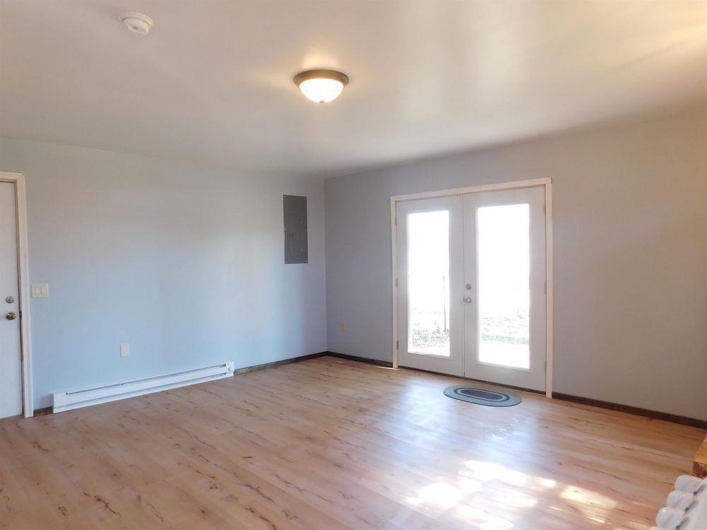 528 6th St - Photo 2 of 7