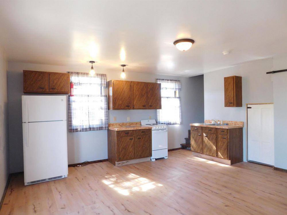 528 6th St - Photo 3 of 7