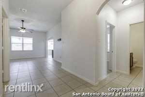 7810 Creekshore Cv - Photo 3 of 25