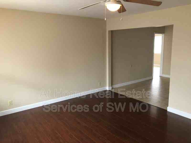924 W Woodridge St - Photo 2 of 11
