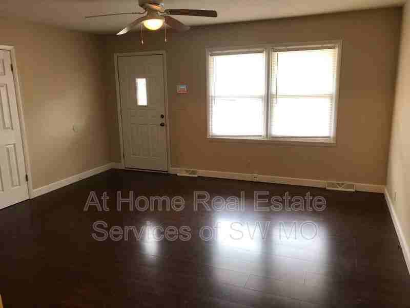 924 W Woodridge St - Photo 5 of 11