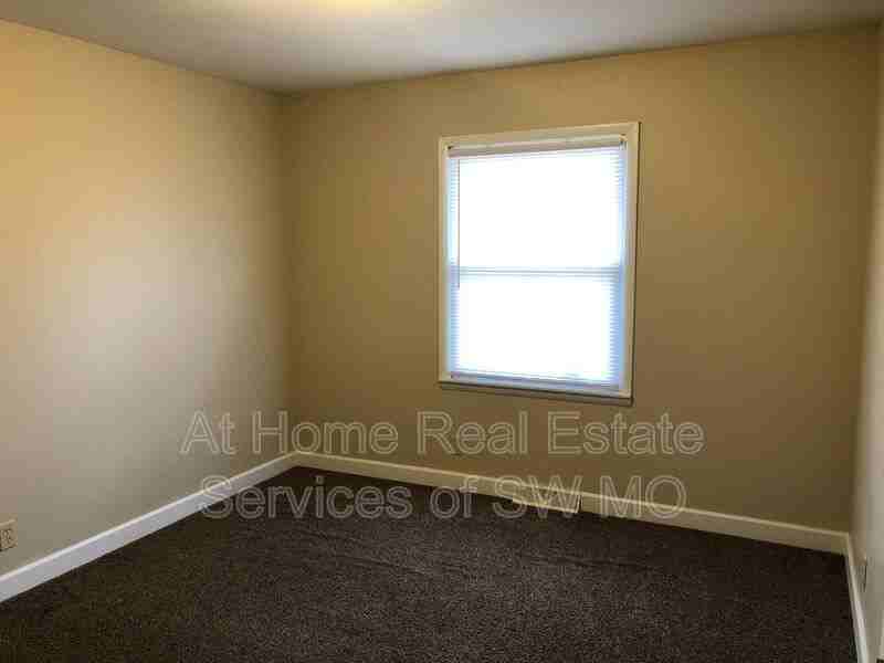 924 W Woodridge St - Photo 6 of 11