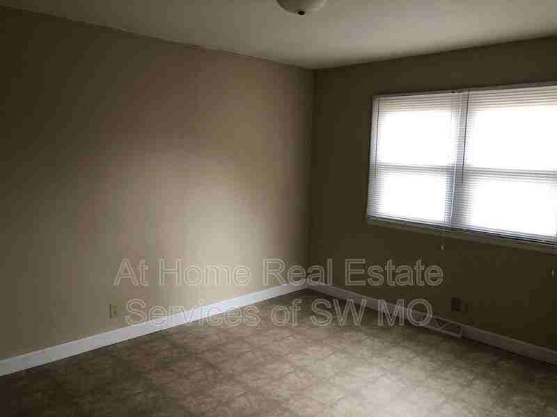 924 W Woodridge St - Photo 7 of 11