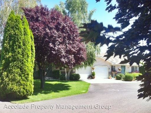 813/815 Jamie Drive - Photo 2 of 4