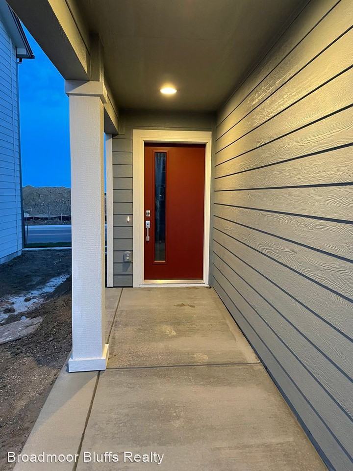 4544 4544 Samaritan Loop - Photo 2 of 17