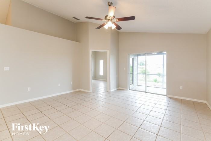 148 Heavenwood Ct - Photo 3 of 15