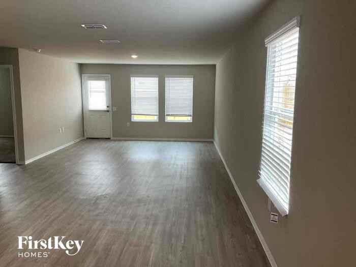 6215 Marco Plns - Photo 2 of 11