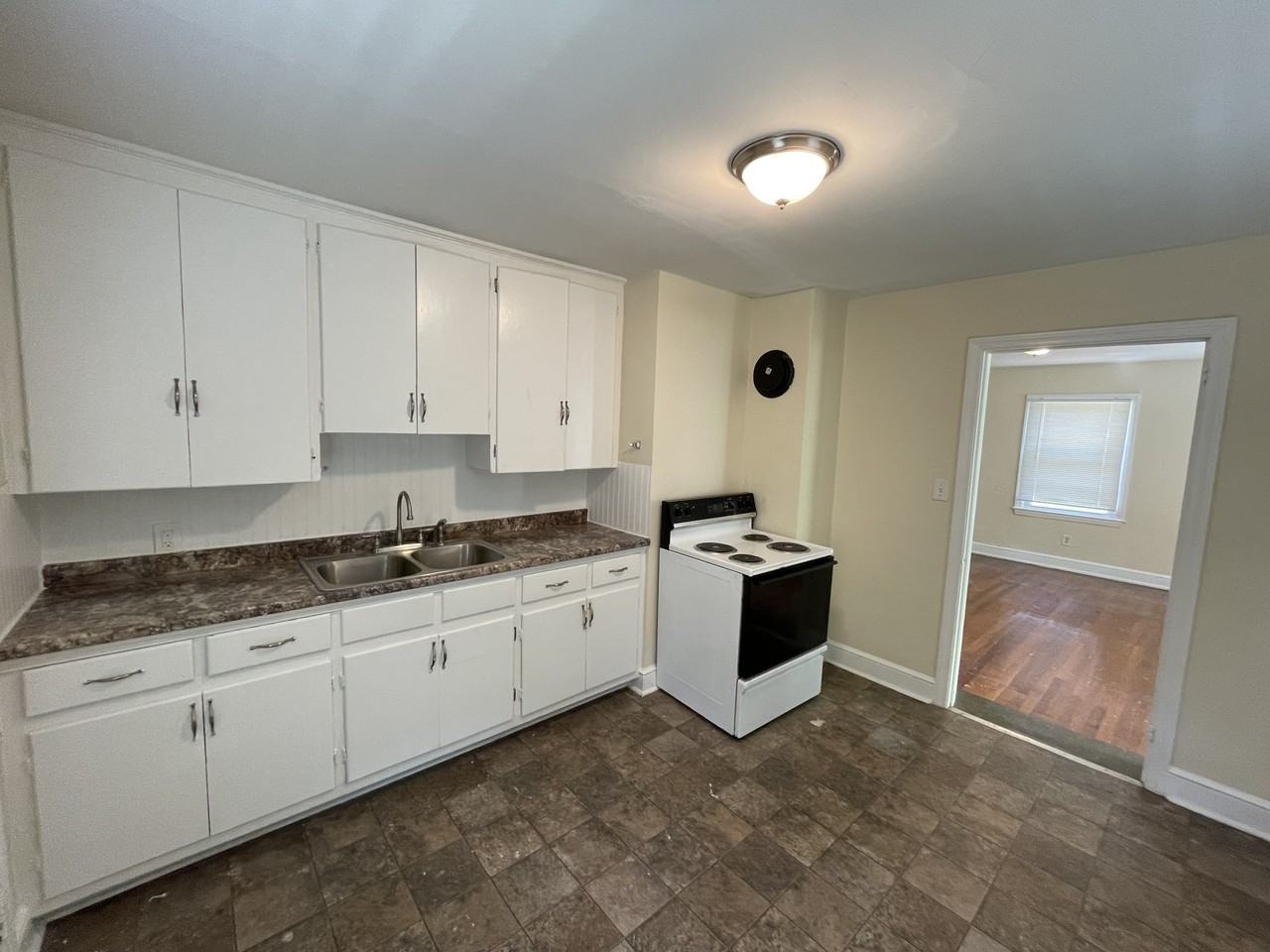 2300 K Court Ave - Photo 2 of 9