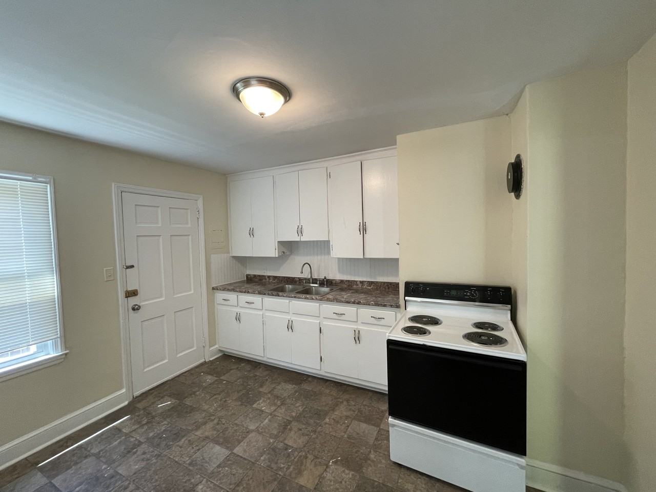 2300 K Court Ave - Photo 3 of 9