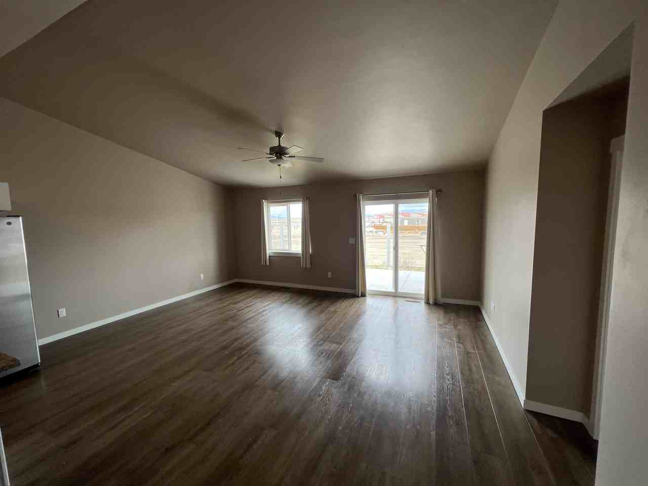 821 Foxglove Dr - Photo 2 of 10