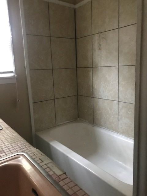 917 Walnut St - Photo 2 of 11