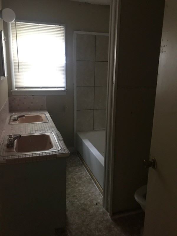 917 Walnut St - Photo 3 of 11