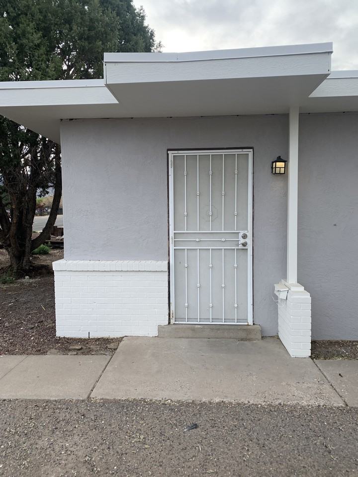 10220 Candelaria Rd Ne - Photo 2 of 10
