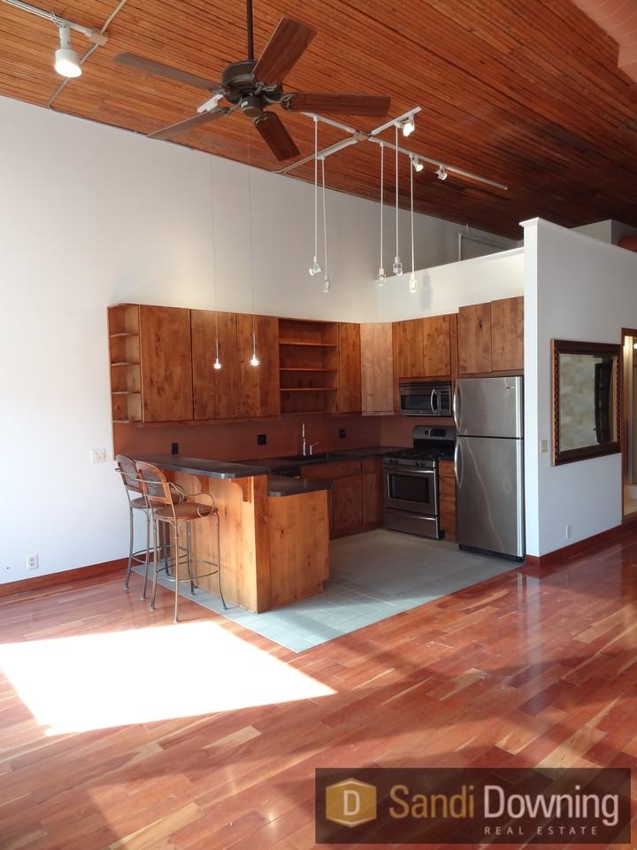 314 S 11th St #202 - Photo 3 of 33