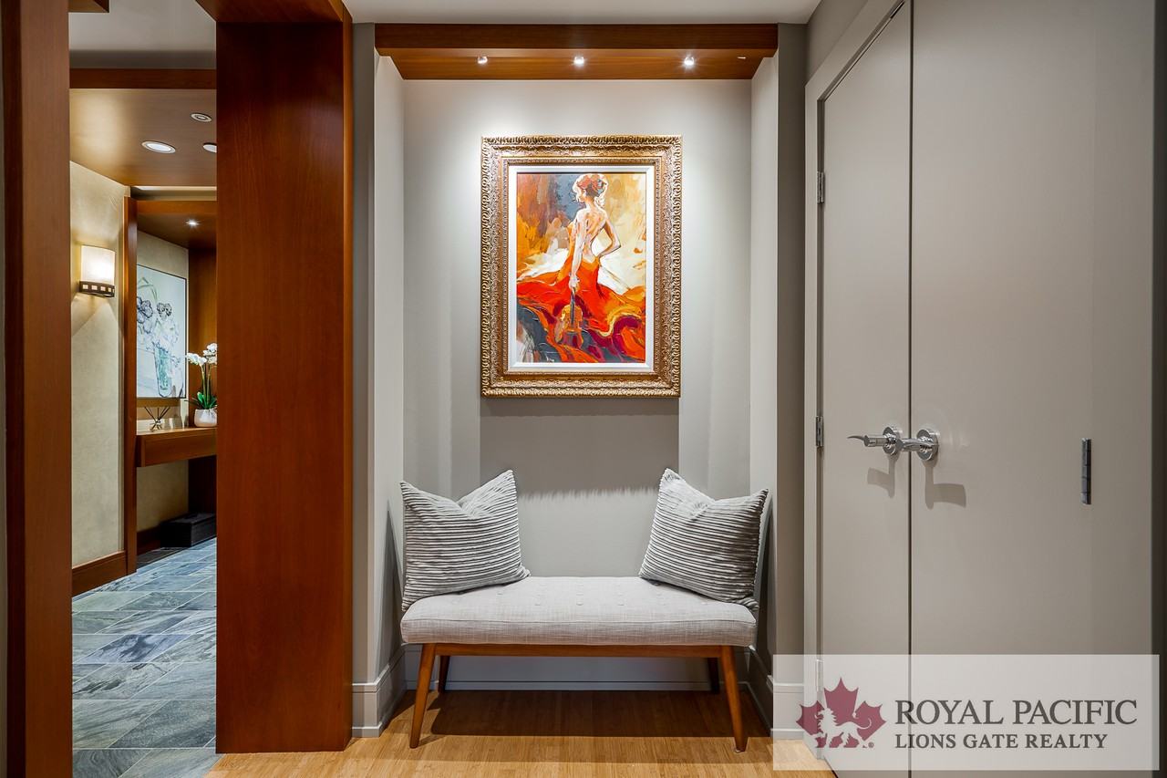1680 Bayshore Drive #PH2 - Photo 4 of 25