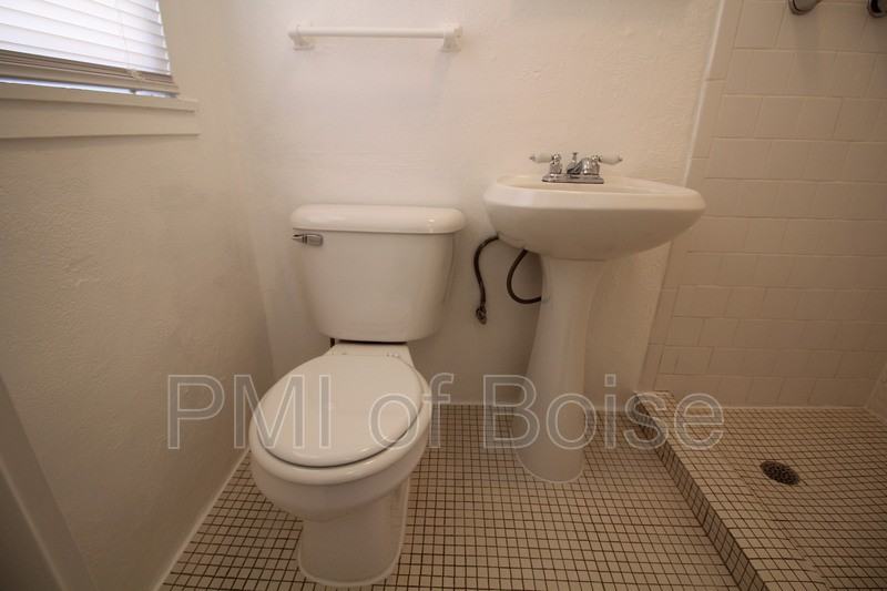 317 E Bannock St #3 - Photo 3 of 10