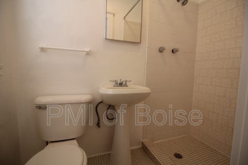 317 E Bannock St #3 - Photo 4 of 10