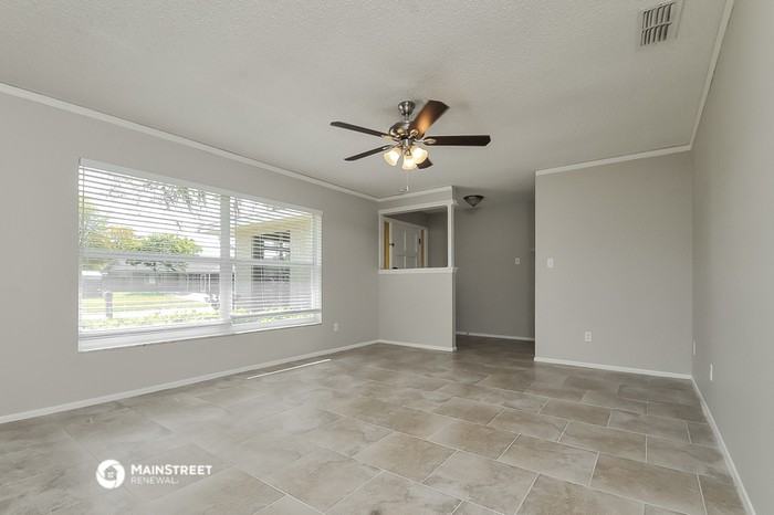 808 Pebblewood Dr - Photo 3 of 16