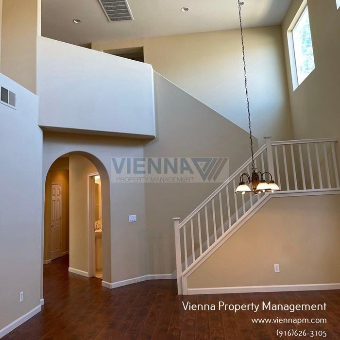 628 Watercolor Ln - Photo 3 of 32