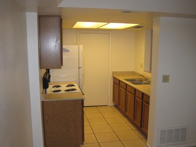 4420 E Wood St #1 - Photo 3 of 5