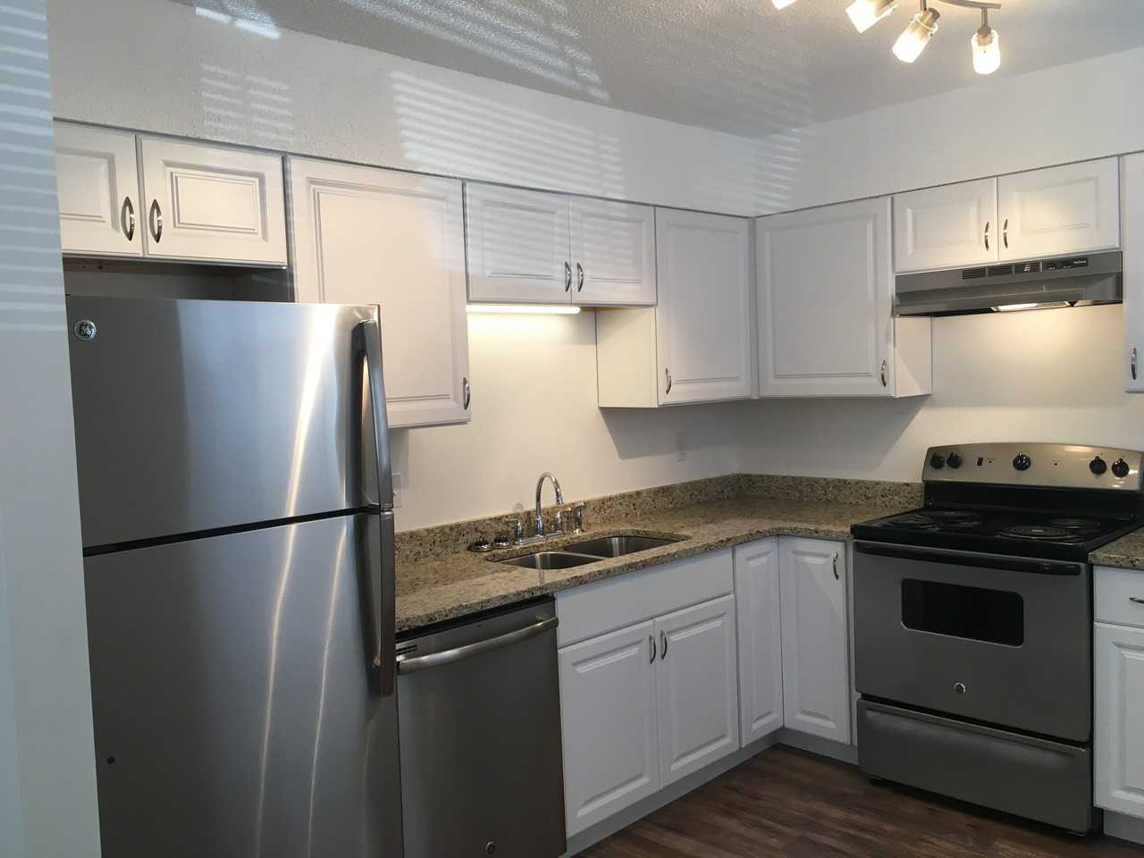 1415 29th St #D - Photo 3 of 12