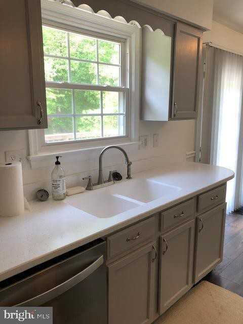 402 Cleveland Ct - Photo 3 of 14
