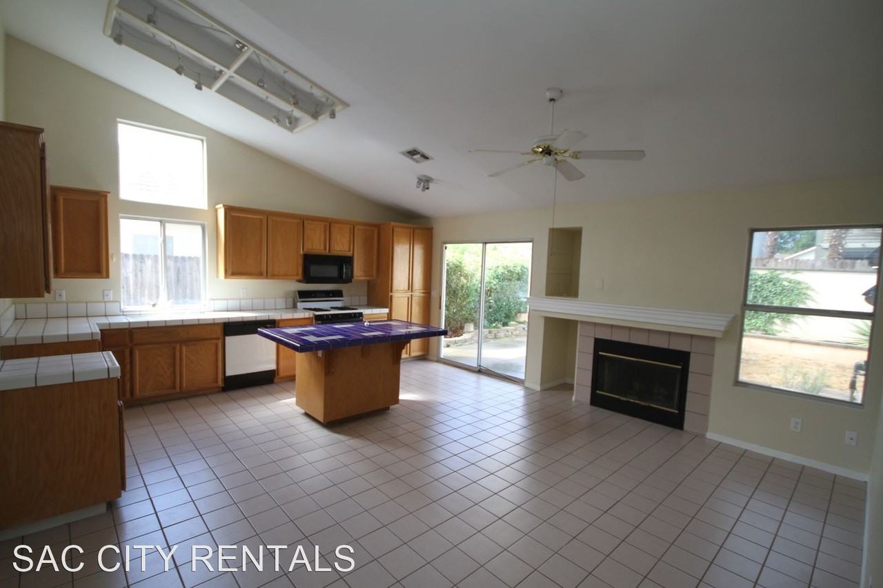 9102 Paseo Grande Way - Photo 3 of 13