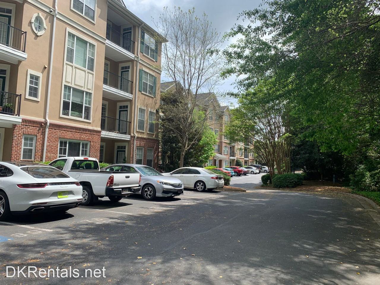 2405 Stratford Cmns - Photo 3 of 29