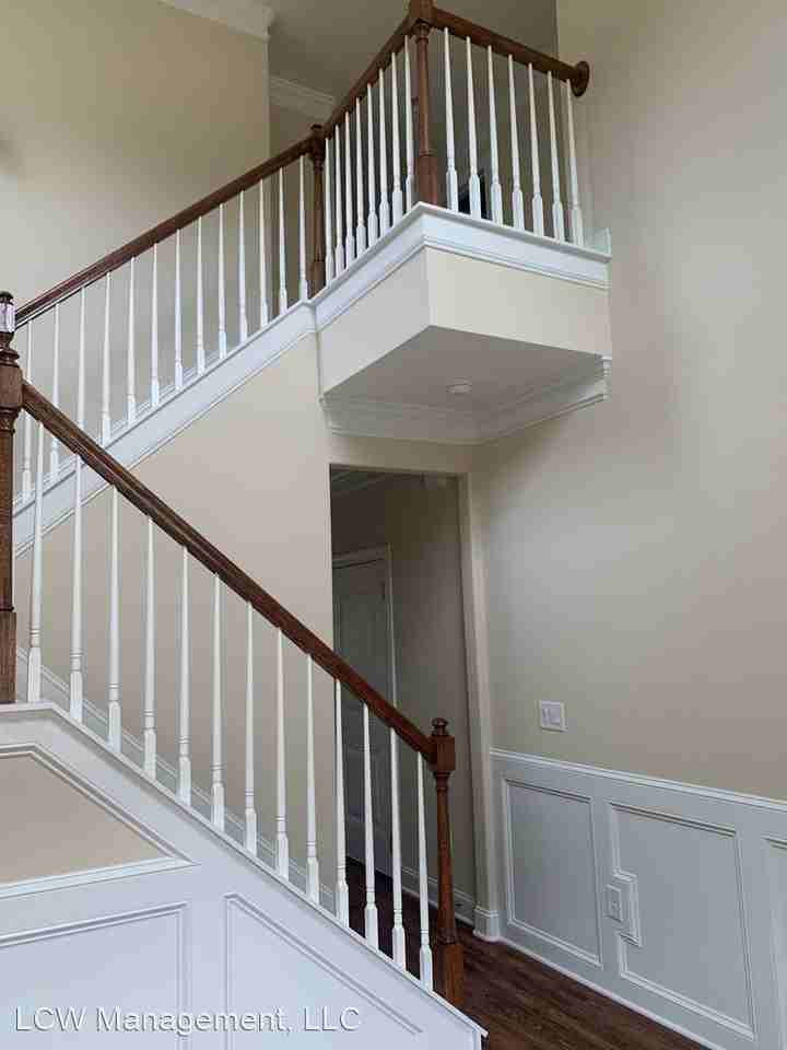 823 Silver Leaf Dr - Photo 2 of 43